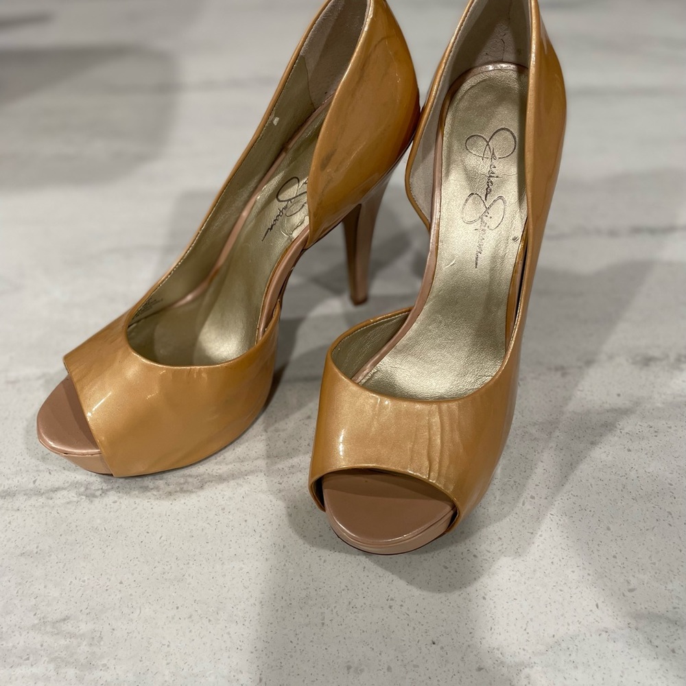 Jessica Simpson heels 8 1/2 neutral color GREAT condition